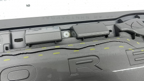 Накладка двери багажника Subaru Forester 25-26 надломана , трещины, царапины, сломаны крепления, отсутствует фрагмент