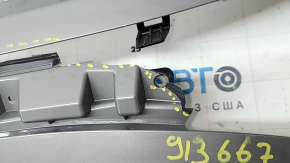 Накладка двери багажника Subaru Forester 25-26 надломана , трещины, царапины, сломаны крепления, отсутствует фрагмент