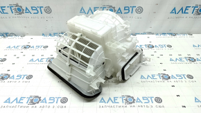 Carcasa încălzitorului și ventilația goale ale unui Subaru Forester 2025-2026