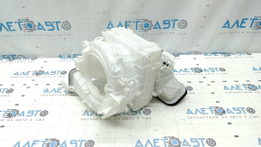 Carcasa încălzitorului și ventilația goale ale unui Subaru Forester 2025-2026
