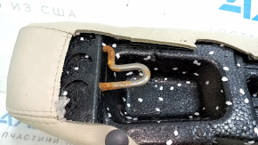 Ornamente laterale banchetă stânga spate pentru Kia Optima 11-15 SUA, piele bej, elemente de fixare ruginite, curățare chimică