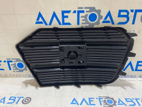 Решетка переднего бампера левая Audi Q3 16-17 под цельный бампер, под парктроник