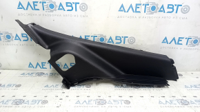 Накладка задней стойки нижняя правая Kia Forte 4d 17-18 рест черная, царапины