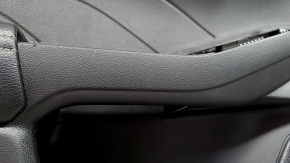 Panou ușă stânga față negru pentru Ford Escape MK4 2023-2026, cotieră din piele neagră, inserție gri închis, cu mâner negru, zgârieturi, uzat