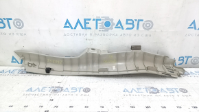 Накладка задней стойки левая нижняя Infiniti Q50 14-20 серая, сломано крепление, царапины