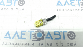 Фишка на датчик подушки безопасности передний правый Toyota Camry v55 15-17 usa на телевизоре