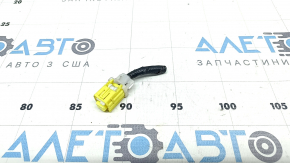 Фишка на датчик подушки безопасности передний правый Toyota Camry v50 12-14 usa на телевизоре