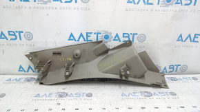 Накладка задней стойки нижняя левая Ford Focus mk3 11-18 серая, царапины, побелел пластик