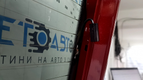 Дверь багажника голая со стеклом VW Tiguan 18-24 тонировка, красный LA3Q, царапины на стекле, вмятина