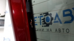 Дверь багажника голая со стеклом VW Tiguan 18-24 тонировка, красный LA3Q, царапины на стекле, вмятина