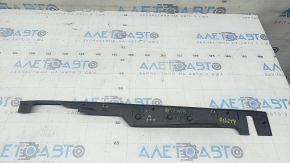 Уплотнитель крыла капот-крыло правый Audi A5 F5 18-25 наружный, пластик, сломаны крепления