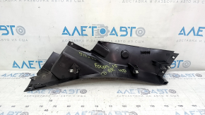 Накладка задней стойки нижняя правая Ford Focus mk3 11-18 4d черная, царапины