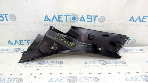 Накладка задней стойки нижняя правая Ford Focus mk3 11-18 4d черная, царапины