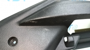 Накладка задней стойки левая Ford Focus mk3 11-18 5d черная, царапины, надломаны крепления