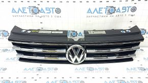 Решетка радиатора grill VW Tiguan 18-21 с эмблемой без радара, царапина