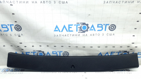 Обшивка двери багажника верхняя Audi Q7 16-26 черная, царапина
