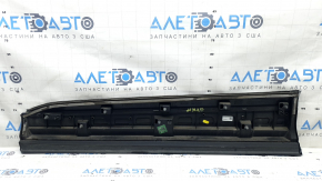 Накладка двери нижняя передняя правая Audi Q7 16-19 серый молдинг, сколы