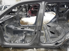 Стойка кузова центральная левая Subaru Forester 25-26 на кузове