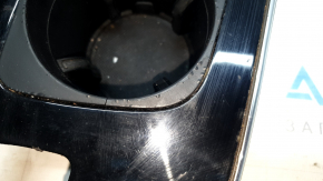 Ornamente consolă centrală Audi Q7 16-19, negru lucios, cu suporturi de pahare, lustruibilă, suporturi de pahare crăpate, denivelări
