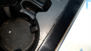 Ornamente consolă centrală Audi Q7 16-19, negru lucios, cu suporturi de pahare, lustruibilă, suporturi de pahare crăpate, denivelări