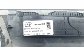 Накладка порога передняя правая внешняя Audi Q7 16-26 черная с хромом, подсветка, царапины