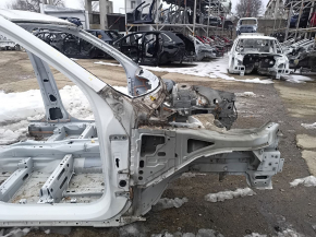 Четверть передняя правая Volvo XC90 16-23 на кузове, белая, тычка