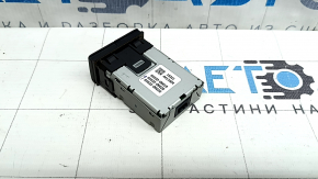 Hub USB Toyota Camry v70 21-24