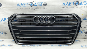 Решетка радиатора в сборе Audi A4 B9 17 с эмблемой, quattro, под парктроники, светлый хром, прижата, отсутствует фрагмент