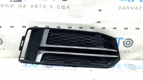 Решетка переднего бампера правая Audi A4 B9 17-17 s-line, без радара, светлый хром, мелкие сколы