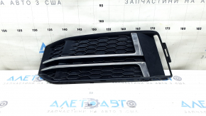 Решетка переднего бампера левая Audi A4 B9 17-17 s-line, без радара, светлый хром, мелкие сколы