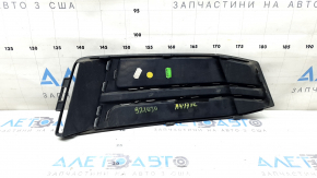 Решетка переднего бампера левая Audi A4 B9 17-17 s-line, без радара, светлый хром, мелкие сколы