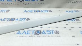 Молдинг порога левый Audi A4 B9 17-19 S-Line 195см, белый, сколы, потерт