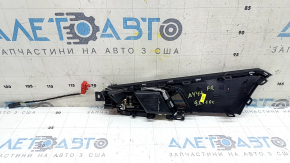 Ручка двери внутренняя передняя правая Audi A4 B9 17-25 с подсветкой, с накладкой, трещина в креплении
