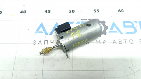 Мотор регулировки наклона подушки пассажирского сиденья Toyota Camry v70 18-20 без фрагмента, без каркаса