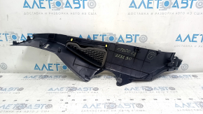 Накладка задней стойки нижняя правая Lexus CT200h 11-17 черная, потерта, царапины