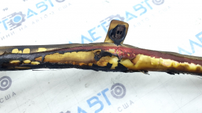 Airbag-ul cortină lateral dreapta la un BMW 3 G20 19-26 este topit, iar clapeta de accelerație este ruginită.