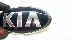 Эмблема значок переднего бампера Kia Niro 17-22 царапины, вздулся лак
