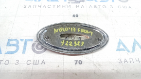 Эмблема значок переднего бампера Kia Niro 17-22 царапины, вздулся лак