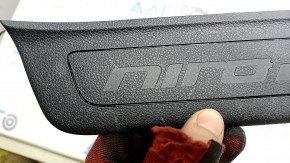 Накладка порога задняя правая внешняя Kia Niro 17-22 черная, потерта