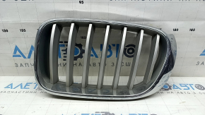Решетка радиатора grill левая BMW X3 F25 15-17 ноздря, хром, треснута, дефект хрома