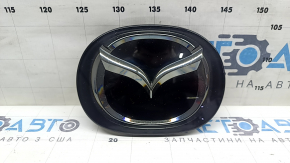 Эмблема решетки радиатора Mazda CX-5 17-24 под радар, сколы