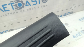 Накладка порога задняя правая Mazda CX-5 17-24 черн, царапины