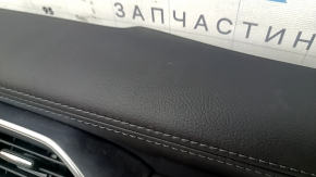 Ornamente bord din piele neagră pentru Mazda CX-5 21-25, pentru un ecran de 10,3", inserție din lemn închis la culoare, pete, fără deflector