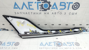 Накладка центральной консоли боковая левая Mazda CX-5 17-25 черная с хромом, с коричневой строчкой, царапины, тычки