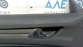 Обшивка двери карточка передняя левая Mazda CX-5 17-23 черная, с черной вставкой кожа, подлокотник кожа черный, молдинг под темно-серое дерево, под химчистку, царапины