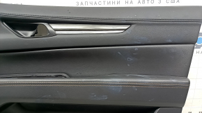 Обшивка двери карточка передняя правая Mazda CX-5 17-23 черная, с черной вставкой кожа, подлокотник кожа черный, молдинг под темное-серое дерево, под химчистку