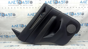 Обшивка двери карточка задняя левая Mazda CX-5 17-23 черная, с черной вставкой кожа, подлокотник кожа черный, молдинг под темно-серое дерево, под химчистку, тычка