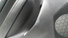 Обшивка двери карточка задняя левая Mazda CX-5 17-23 черная, с черной вставкой кожа, подлокотник кожа черный, молдинг под темно-серое дерево, под химчистку, тычка