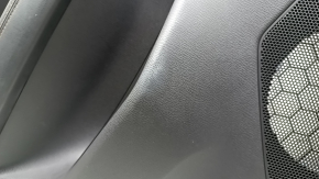 Обшивка двери карточка задняя левая Mazda CX-5 17-23 черная, с черной вставкой кожа, подлокотник кожа черный, молдинг под темно-серое дерево, под химчистку, тычка