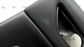 Panou ușă spate dreapta negru Mazda CX-5 17-23 cu inserție din piele neagră, cotieră din piele neagră, ornament din lemn închis la culoare, zgârieturi, urme de zgârieturi pe ornament